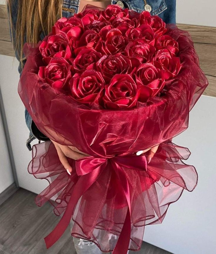Buchet Luxury cu 51 Trandafiri de Săpun Roșii