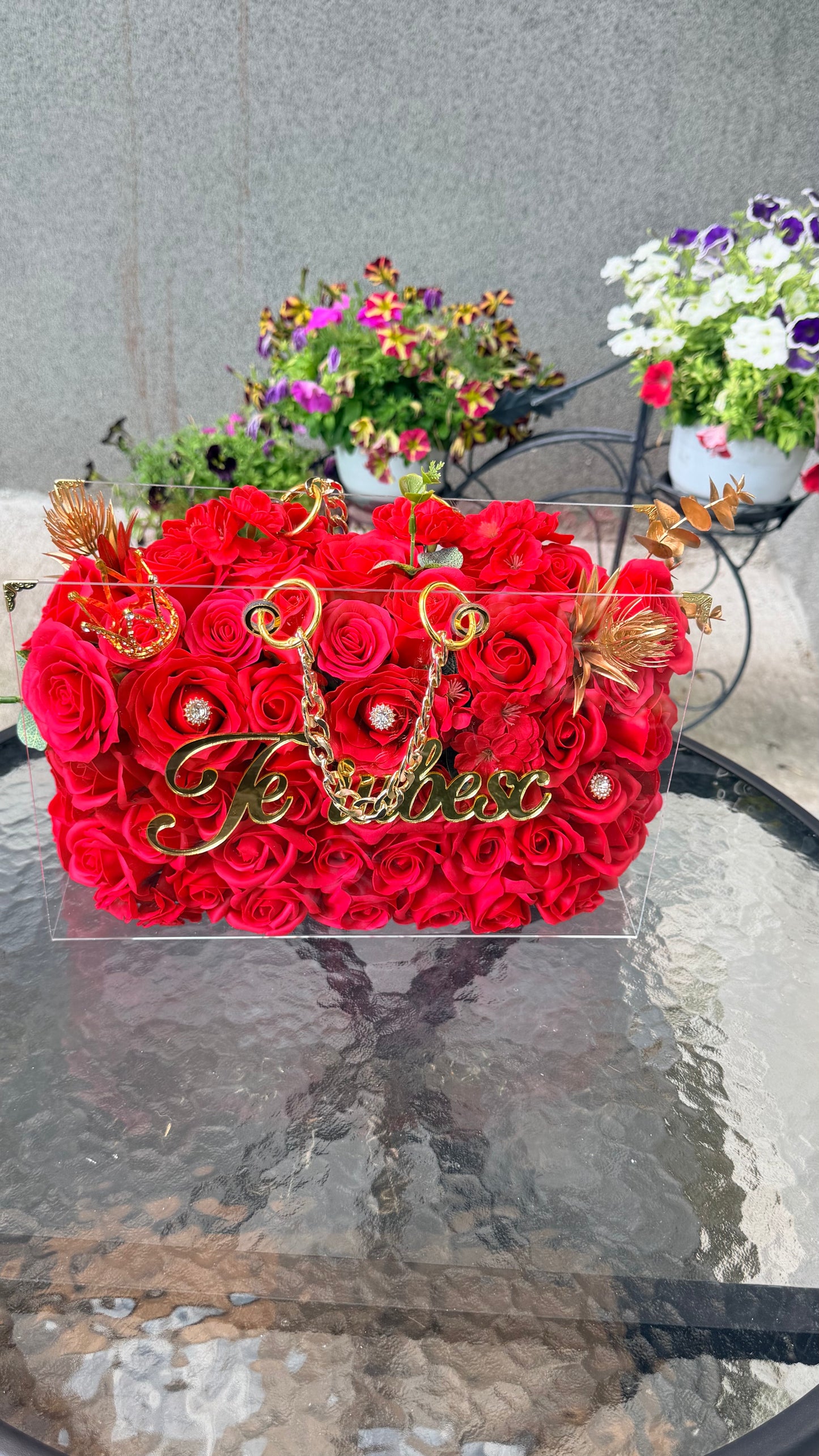 Geantă Luxury cu Flori de Sapun Premium – „Te iubesc”