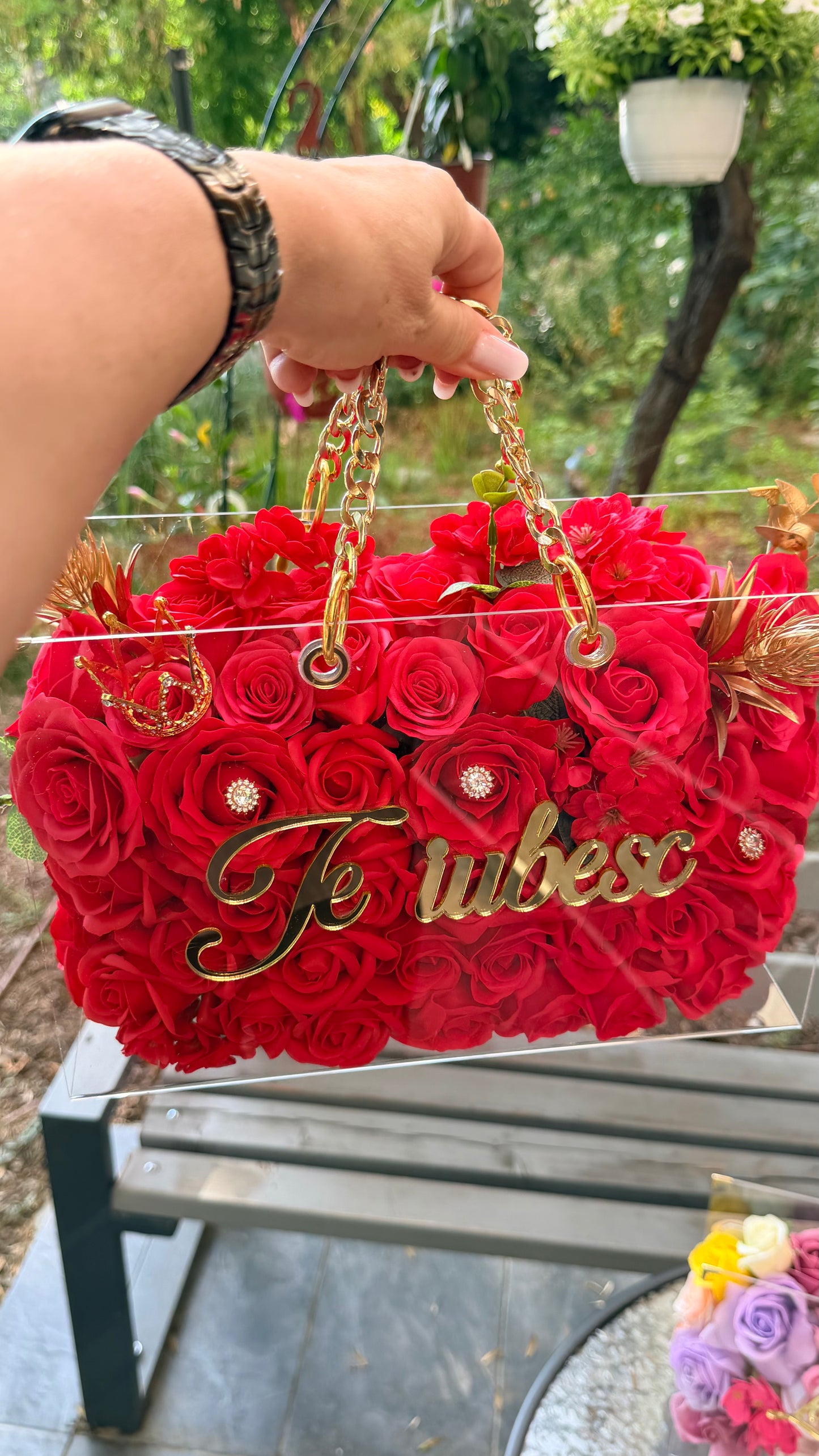 Geantă Luxury cu Flori de Sapun Premium – „Te iubesc”