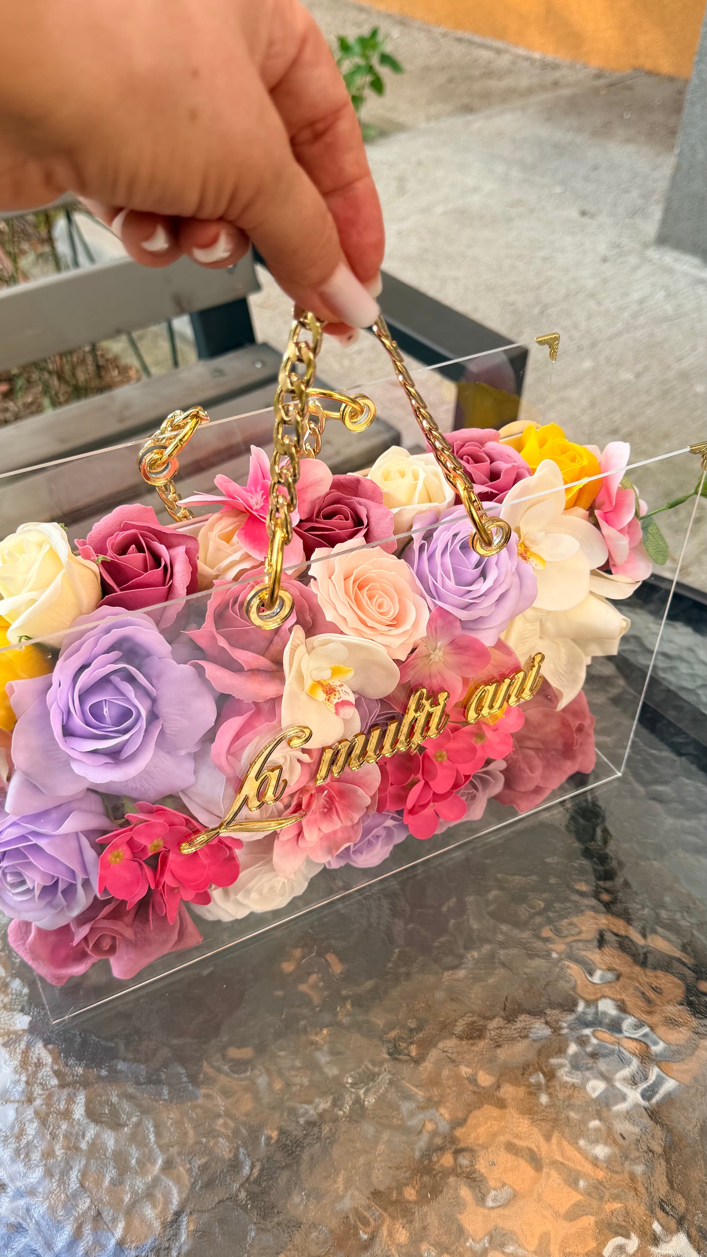 Geantă Luxury cu Flori de Sapun Premium – „La multi ani !”