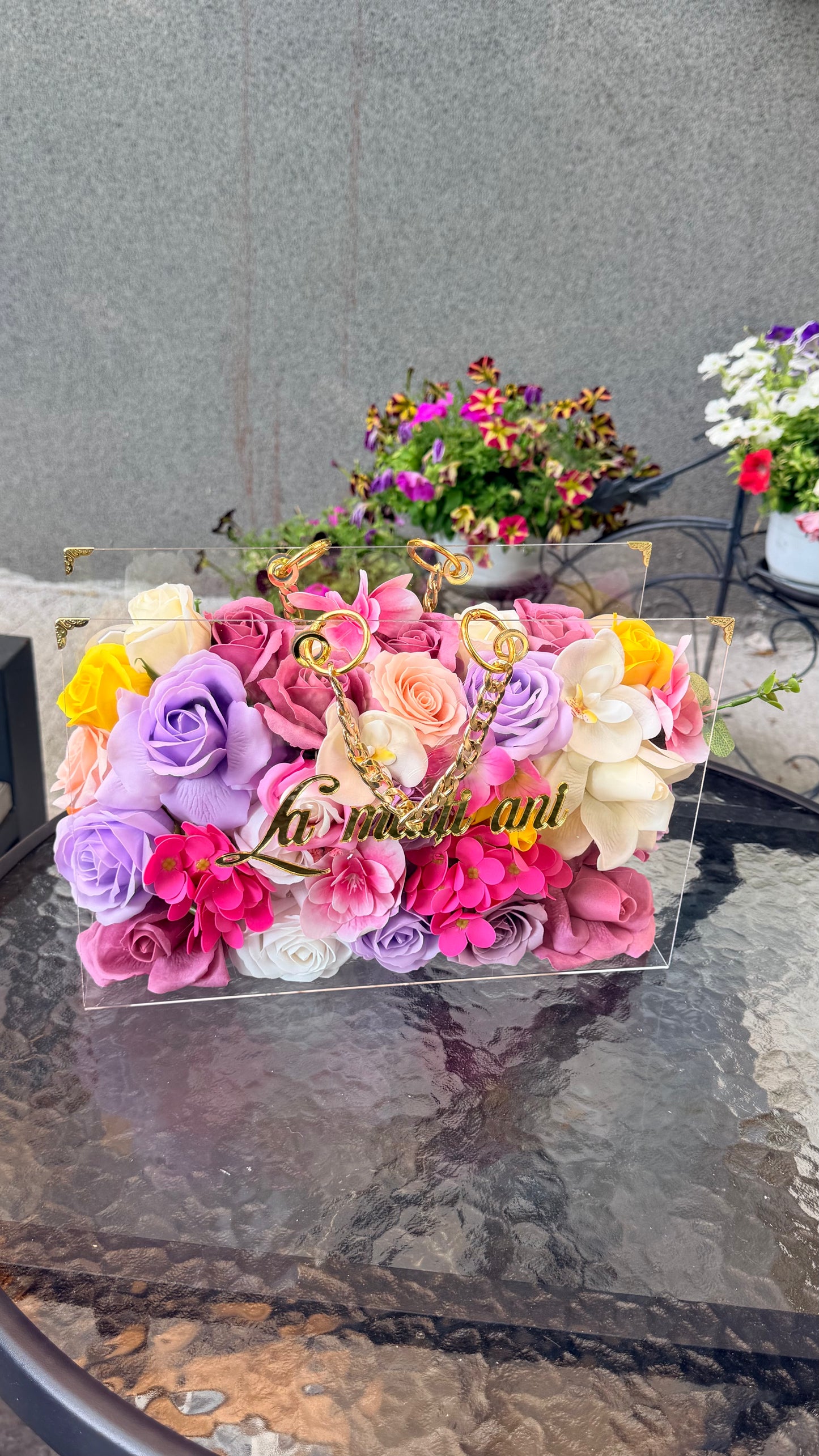 Geantă Luxury cu Flori de Sapun Premium – „La multi ani !”