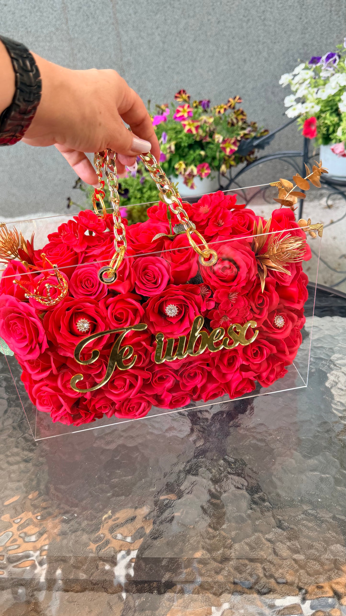 Geantă Luxury cu Flori de Sapun Premium – „Te iubesc”
