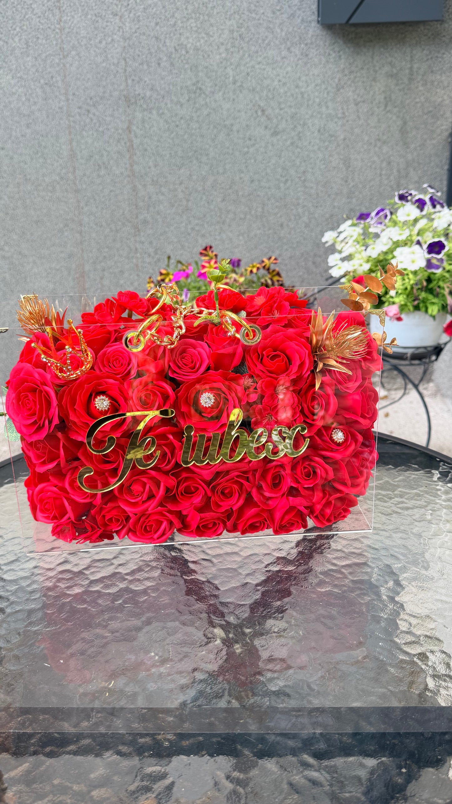 Geantă Luxury cu Flori de Sapun Premium – „Te iubesc”