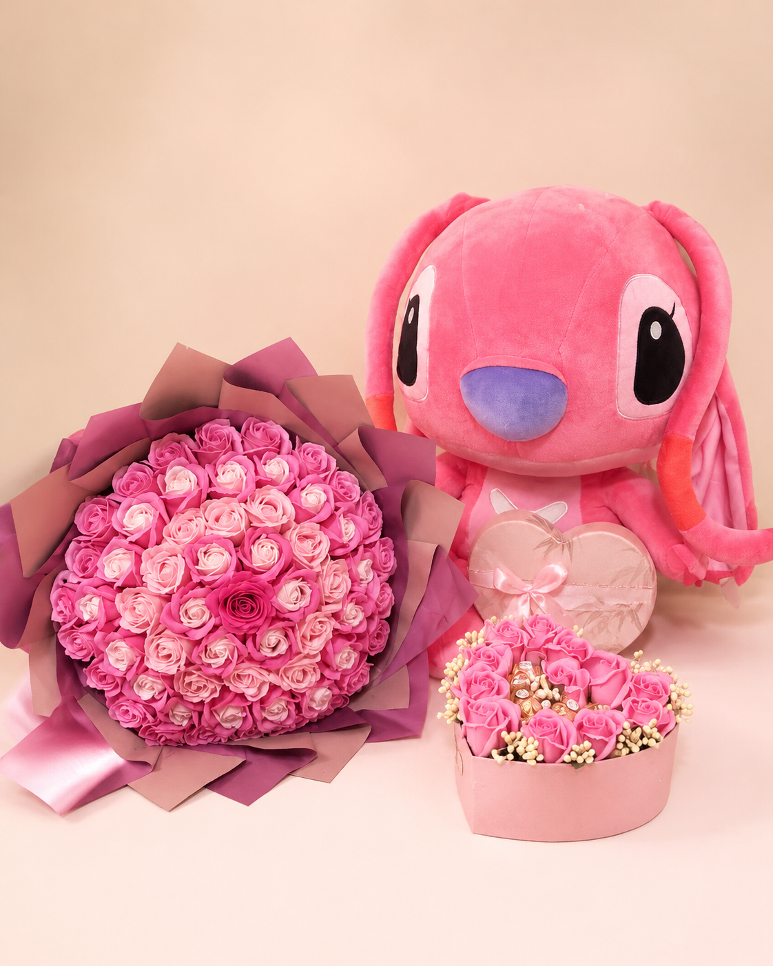 Pachet cadou Angel Pink Love – 75 trandafiri și Ferrero Rocher